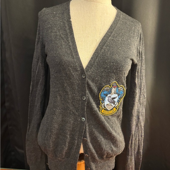 Uniqlo Dark Gray Blazer with Embroidered Crest - Picture 9 of 9